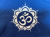 T-shirt de yoga bleu roi coupe slim en coton standard pour femme - OM Mandala