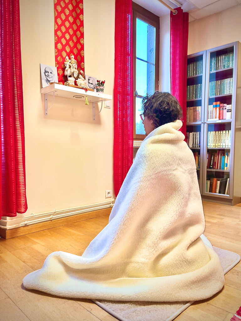 100% Pure merino wool white yoga meditation blanket - 135cm x